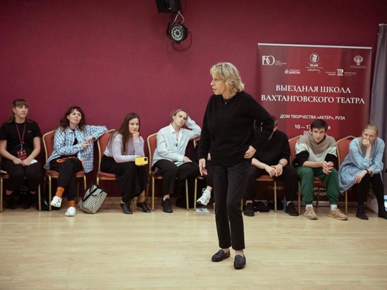 Актриса Валерия Райхман прошла обучение в образовательной программе СТД РФ»Выездная школа Вахтанговской школы» в Подмосковье.