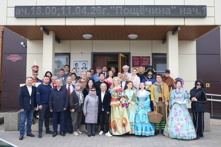 С Международным днем театра! 