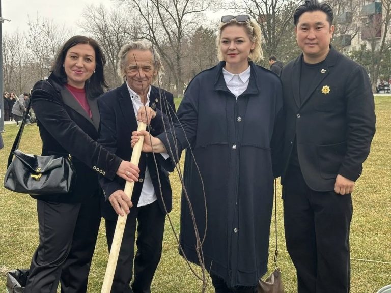 Отметили праздник — посадили дерево