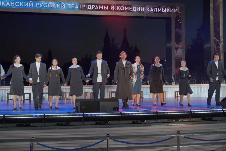 Триумф в «Зарядье»: Русский театр Калмыкии покорил Москву на фестивале СТД РФ